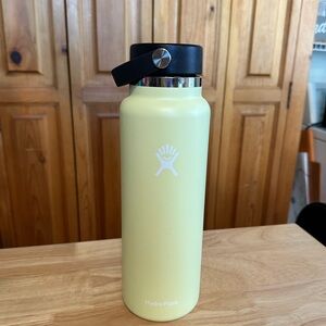 40oz hydroflask. Pineapple color.